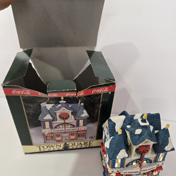 Coca-Cola Christmas Village Town Square Movie Theater Collection Lights Up - Picture 7 of 13